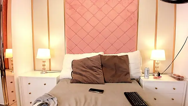 Issabella Roa online show from March 17, 2026, 2:49 am