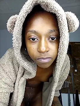 02Boitybaby online show from October 18, 2025, 6:58 am