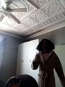 02Boitybaby online show from October 22, 2025, 8:47 am