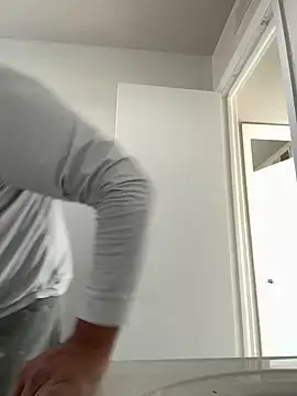 elamante03 online show from December 18, 2024, 6:35 pm