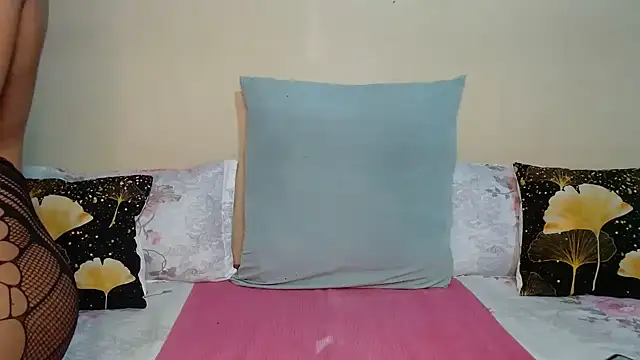 Snapshot of DiamondLuv29 chatting on June 27, 2026, 2:27 am DiamondLuv29 online show from June 27, 2026, 2:27 am