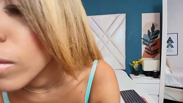 Lana-Gross online show from February 21, 2025, 1:33 pm