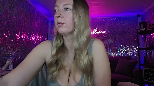 lucyallen4201 online show from April 15, 2026, 10:22 am