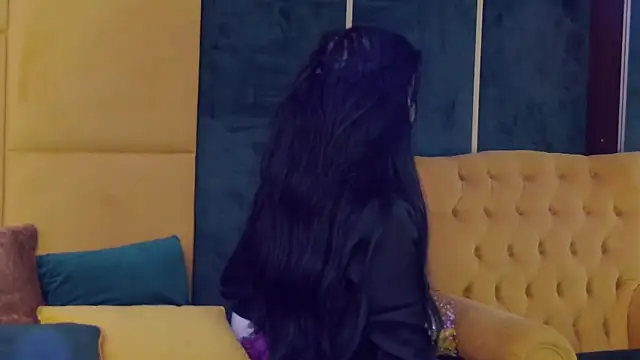 GiuliaHarvey online show from March 18, 2025, 6:36 am