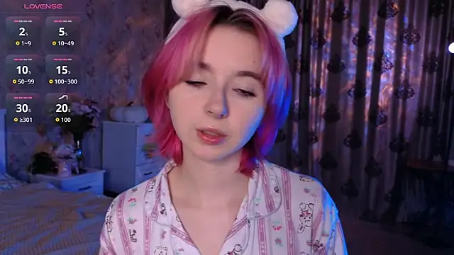 Nora Failure online show from October 2, 2025, 1:07 pm