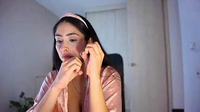 auroracaruso11 online show from May 24, 2026, 8:58 pm