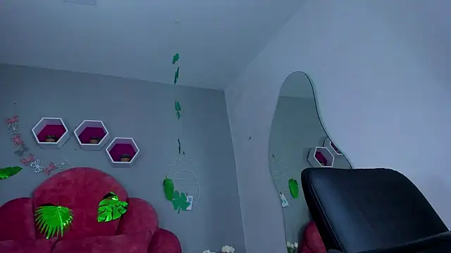 ParisFox  online show from March 15, 2025, 5:04 pm