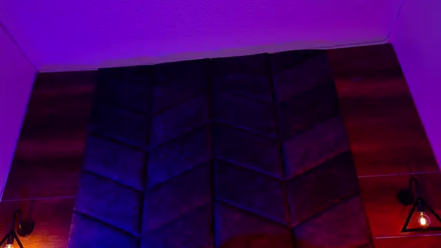 ParisFox  online show from February 5, 2026, 7:40 pm