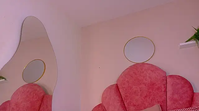 ParisFox  online show from March 3, 2026, 9:31 pm