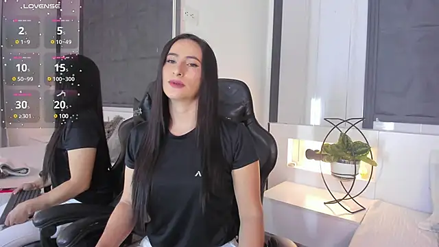 SaraGomez1 online show from January 17, 2025, 11:49 am