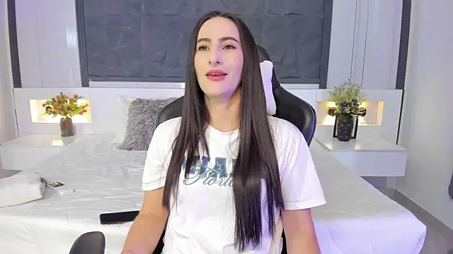 SaraGomez1 online show from November 1, 2025, 12:40 pm