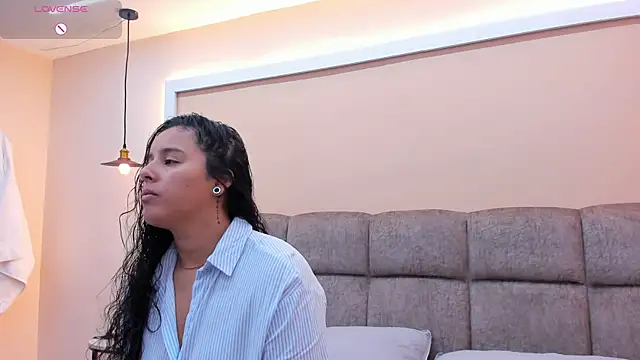 Dilan y Mia online show from December 15, 2024, 1:43 pm