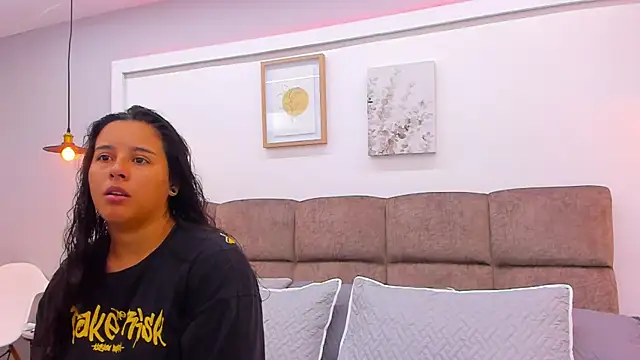 Dilan y Mia online show from March 13, 2025, 12:35 pm