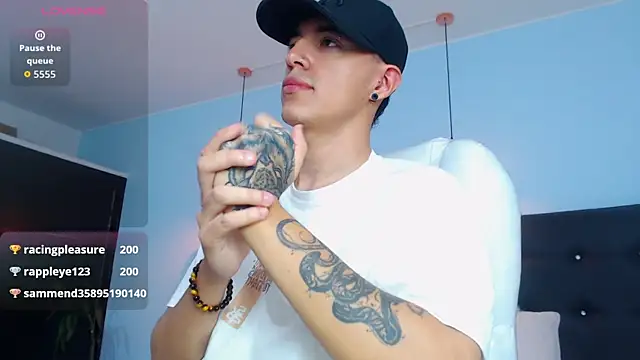 Lobo 17  online show from October 12, 2025, 3:49 am