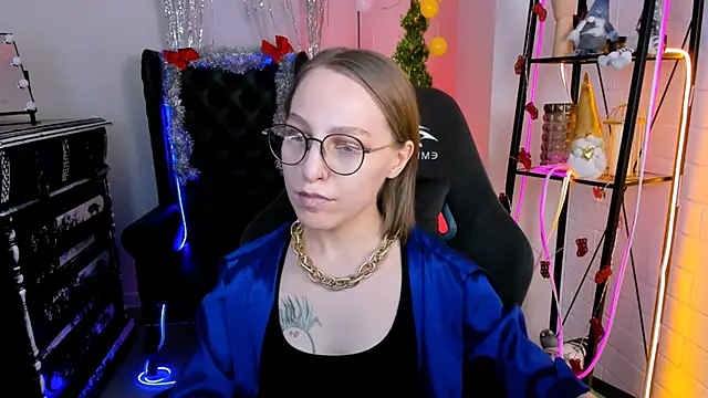 AphexQueen online show from December 14, 2024, 4:09 pm