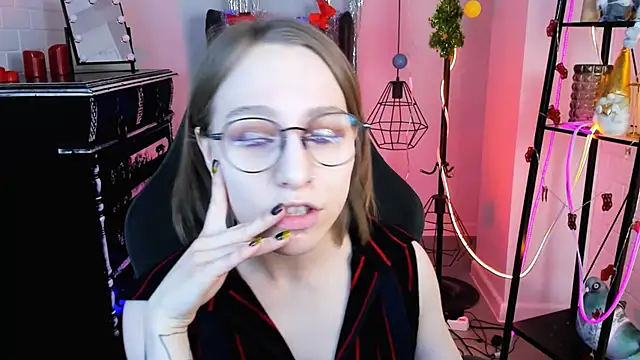 AphexQueen online show from December 19, 2024, 7:18 pm