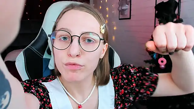 AphexQueen online show from December 20, 2024, 4:14 pm