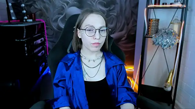 AphexQueen online show from January 24, 2025, 12:20 pm