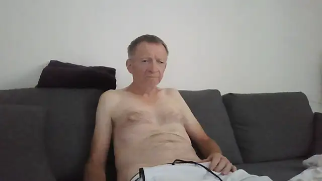 naturiste974 online show from May 27, 2026, 1:41 pm