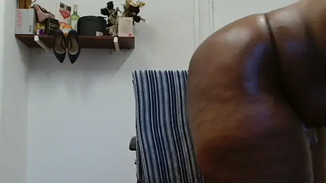 xTALLSEXYBUMx online show from October 14, 2025, 3:51 am