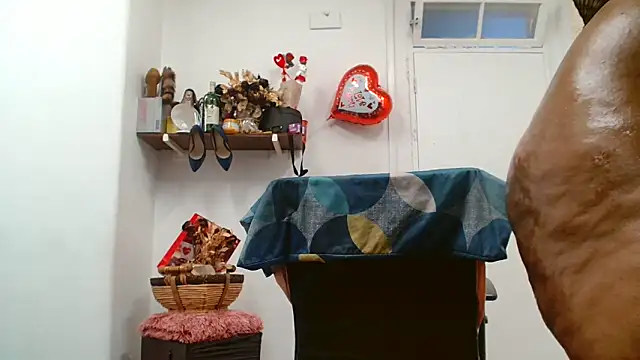 xTALLSEXYBUMx online show from April 17, 2026, 8:23 pm