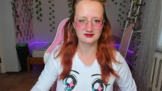 KrisTyBooBsin online show from September 18, 2025, 1:13 pm