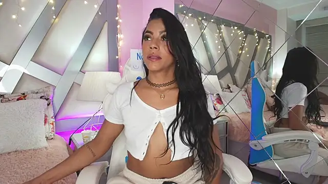 Amber villalobos  online show from February 3, 2025, 8:35 pm