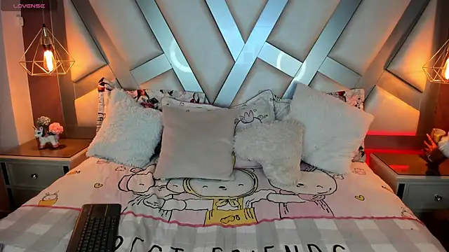 Amber villalobos  online show from March 7, 2025, 4:02 am