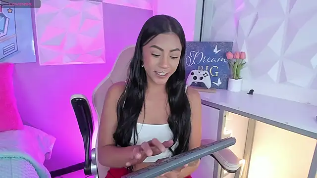 Amber villalobos  online show from March 31, 2026, 10:32 pm