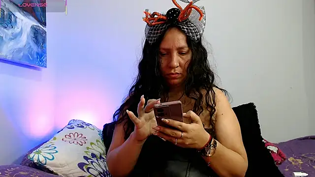 naihroby online show from October 31, 2025, 9:49 pm