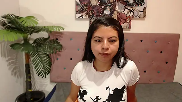 CarolineBrunx online show from March 5, 2025, 1:50 pm