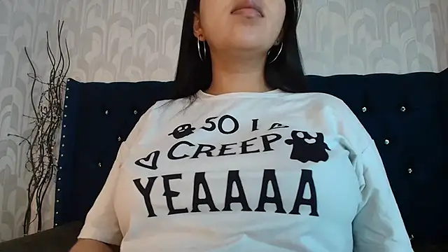 CarolineBrunx online show from April 12, 2026, 10:37 pm