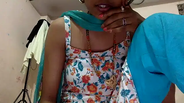 Snapshot of Shalu79 chatting on July 2, 2026, 6:58 pm Shalu79 online show from July 2, 2026, 6:58 pm