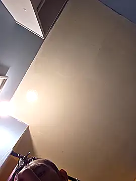 Jovende28 online show from November 29, 2025, 9:23 am