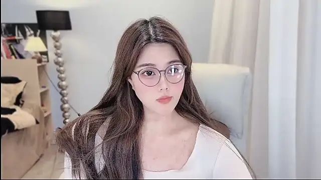 Strawberrybabyy1 online show from December 18, 2024, 1:56 pm