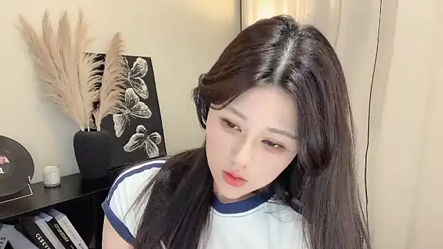 Strawberrybabyy1 online show from March 13, 2025, 2:44 pm