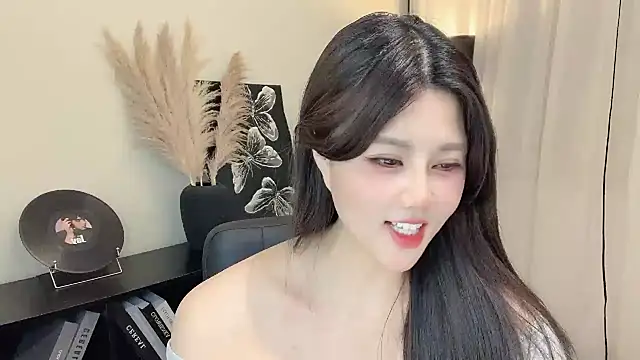 Strawberrybabyy1 online show from March 15, 2025, 4:21 pm