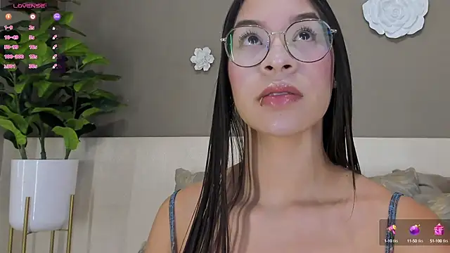 KimHiltton online show from February 3, 2025, 3:53 am