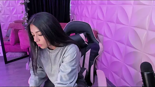 NattGomez online show from September 22, 2025, 10:45 pm