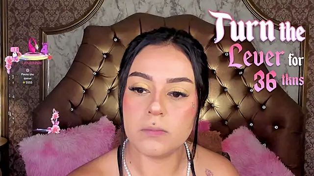 SoffiQueen online show from June 3, 2026, 2:33 pm
