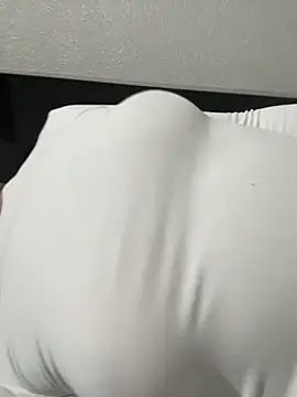 Mia Meow  online show from March 13, 2025, 9:26 pm