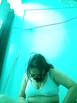 Snapshot of heenage chatting on December 29, 2024, 8:00 am heenage online show from December 29, 2024, 8:00 am