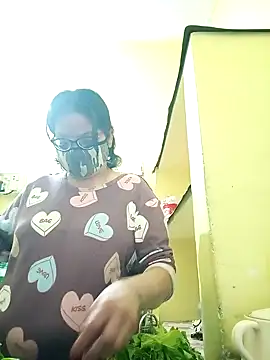 heenage online show from November 9, 2025, 2:37 pm