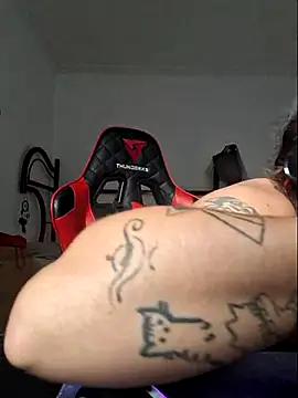 luuhcat09 online show from October 13, 2025, 5:57 pm