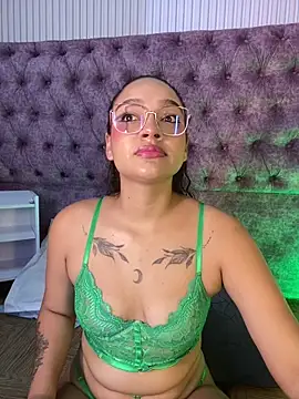 EMILYY FOXY online show from May 31, 2026, 7:04 pm
