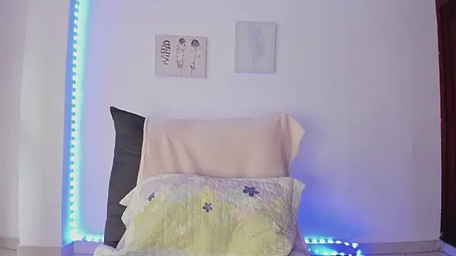 anniesweet- online show from February 8, 2025, 1:33 pm