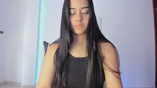 anniesweet- online show from March 18, 2025, 4:37 pm