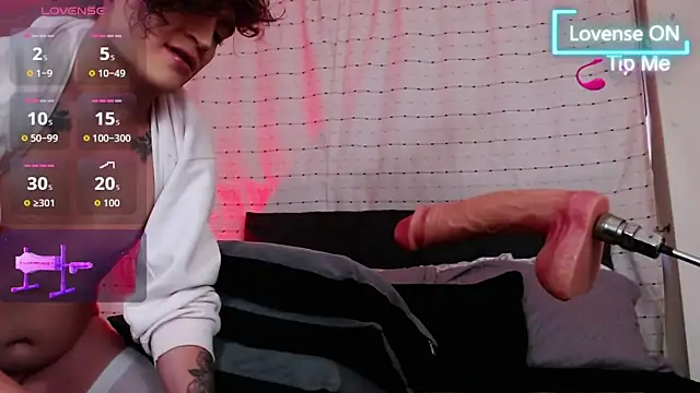 Hornymoan online show from March 19, 2026, 10:47 pm