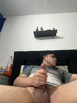 Snapshot of 2457m chatting on April 3, 2026, 8:12 am 2457m online show from April 3, 2026, 8:12 am