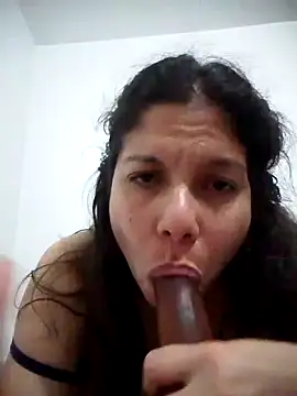 Snapshot of Carliina_Soussa chatting on February 2, 2025, 12:09 am Carliina Soussa online show from February 2, 2025, 12:09 am